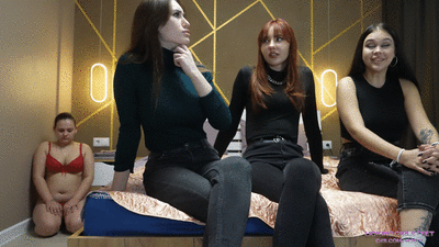Licking Girls Feet at YooGirls.com - Page 75