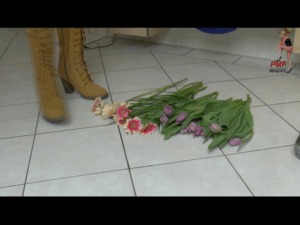 Sweet Flowers under Christins Boots