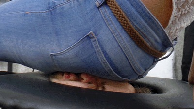 Face squashed by sexy jeansbutt - SD