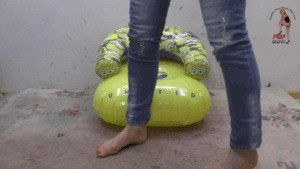 Inflatable seat under sweet naked feet