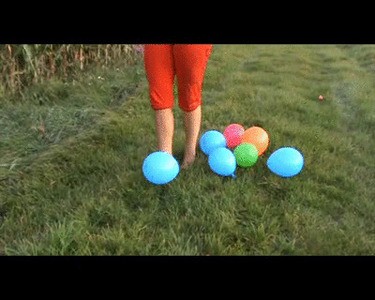 Sneakergirly Christin - Popping Balloons