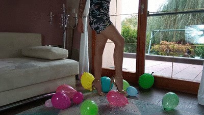 Sneakergirly Sarah - Balloon Popping