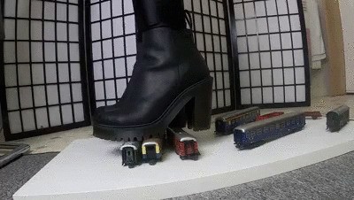 Dr Martens crush Model Train
