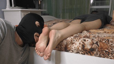 GRACE - Asleep after a hard day - Feet licking and massage (mp4)