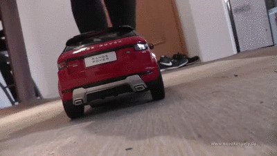 Sneakergirly Stacy - RC Car with Socks