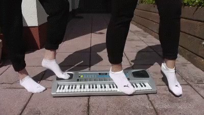 Sneakergirly Akiry & Mia - Keyboard Crush