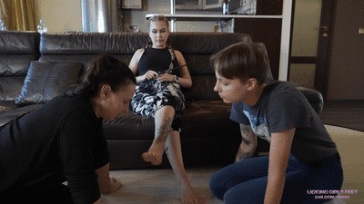 NICOLE - Old and young slave - Foot worship (HD)