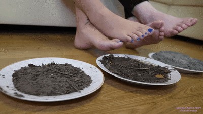 NICOLE and AURORA - Four dirty feet and one slave's tongue! Difficult task! - PART1 (4K)