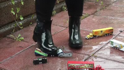 Sneakergirly Akira - Rubberboots vs. Toytrucks