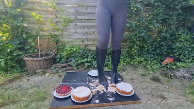 Sneakergirly Lucy - Crushing some Cakes