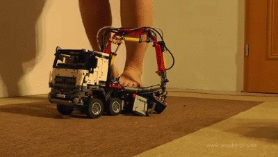 Sneakergirly Akira - Big Lego Toy Truck
