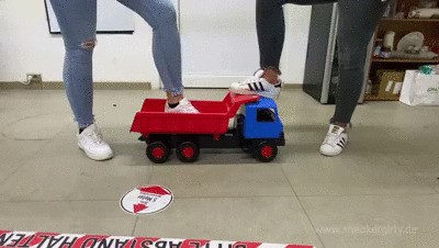 Laura & Fussballgirl - Crush Big Toy Car