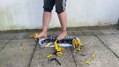 Sneakergirly Akira - Big Lego Crane