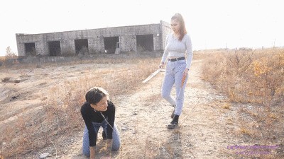 NICOLE - Walking and training a devoted pet (HD)