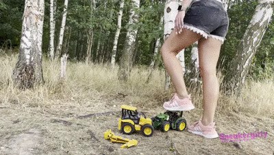 Sneakergirly - Tractor Crush