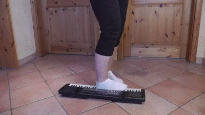 Sneakergirly - Keyboard Crush