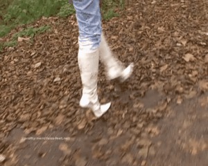 Abused white Boots 2