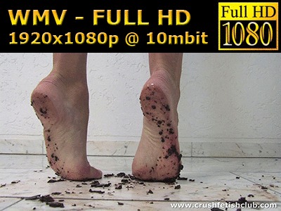 0007 - Chocolates crushed by Daidra's feet (WMV, FULL HD, 1920x1080 Pixel)