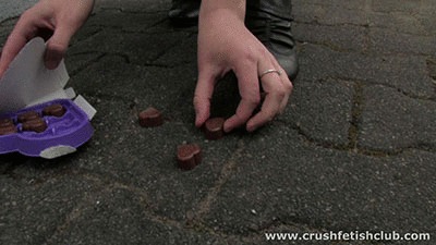 0019 - Chocolates crushed outside (WMV, HD, 1280x720 Pixel)