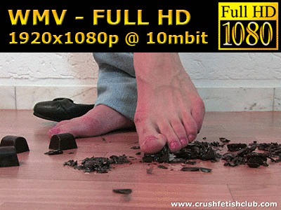 0022 - Many chocolates under ballet flats and bare feet (WMV, FULL HD, 1920x1080 Pixel)