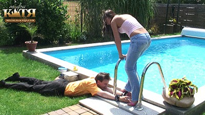 02-003 - Hard Hand Trampling in High Heels at the Pool (WMV - HQ - High Definition)