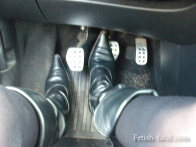 Driving with beautiful boots and black tights! hummmmm !!!!!