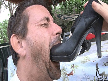Mistress Lydie's house slave : Dirty shoes cleaning / HD