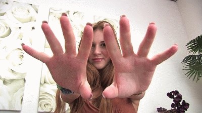 Vanessa shows off her sexy hands