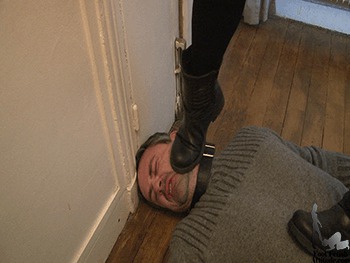 Human doormat for dirty boots / HD