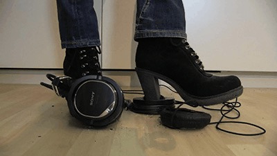 Tough headphones under my rough boots (small version)
