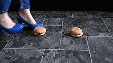 Miss Kate destroy 2 hamburgers under blue high heels